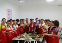 南寧月嫂娘子軍家政致：愛(ài)美的寶媽們，春節(jié)不增重你得這樣吃哦！
